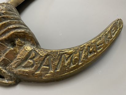 Quat'z'Arts. 

Tête de taureau. 

Grand masque...