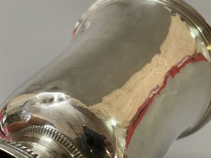 Timbale sur piédouche en argent, poinçon...