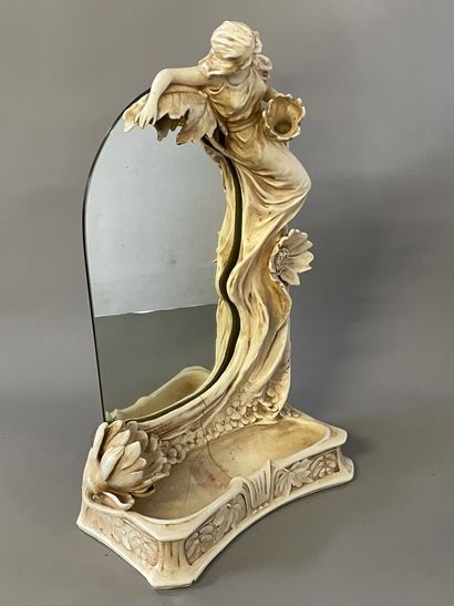 Royal-Dux, Bohème.

Grand miroir de table...