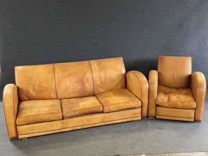 Canapé et fauteuils en cuir havane, accotoirs...