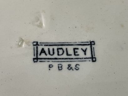 Partie de service de table en faience anglaise...
