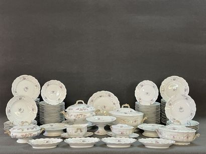 Important white porcelain dinner service...