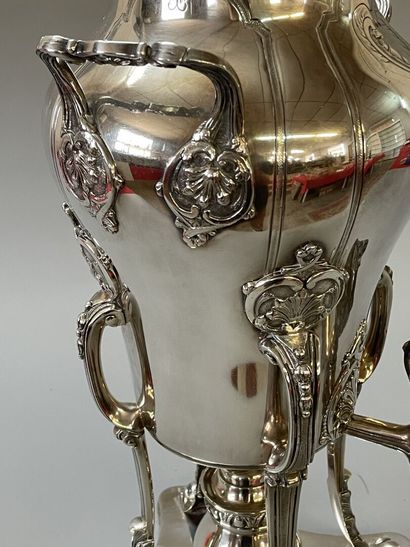 Samovar in silver plated metal

H. 46 cm...