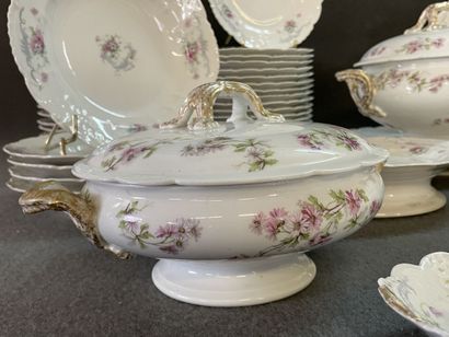 Important white porcelain dinner service...
