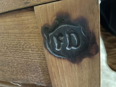 Commode marquetée, ouvrant à quatre tiroirs...