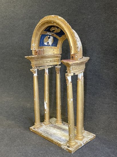 Niche forming an altarpiece, altar facing,...