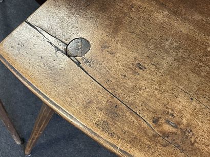 Suite of four Alsatian chairs in carved wood.

Beginning...