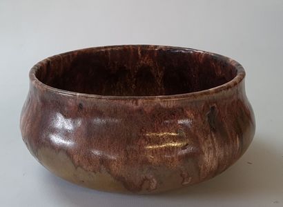 Théo PERROT (1846-1942) 

Coupe ronde et...