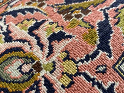 Kirman carpet in wool and silk.

IRAN

200...