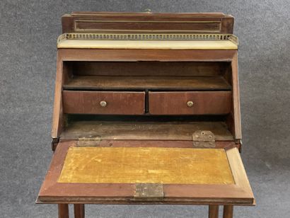 Mahogany and mahogany veneer soft bill, retractable...