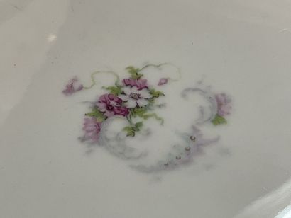 Important white porcelain dinner service...