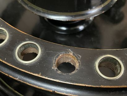 Smoking pedestal table in black lacquered...