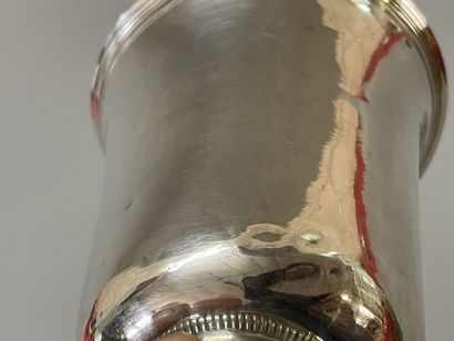 Timbale sur piédouche en argent, poinçon...