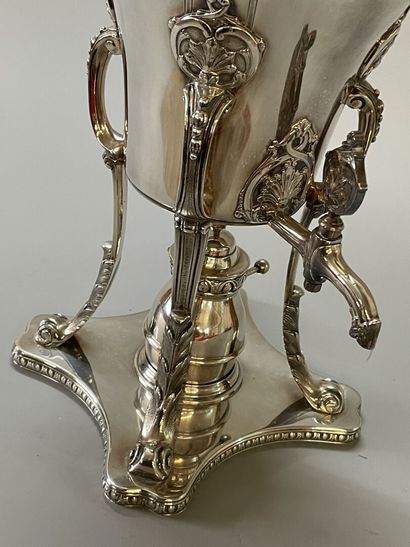 Samovar in silver plated metal

H. 46 cm...