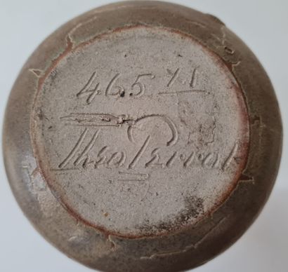 Théo PERROT (1846-1942) 

Petit vase bulbe...