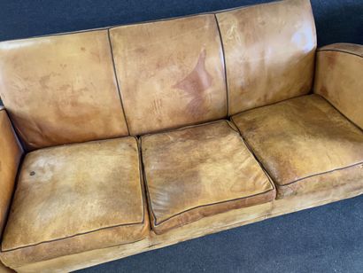 Canapé et fauteuils en cuir havane, accotoirs...