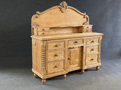 Buffet dressoir en pin de forme rectangulaire...