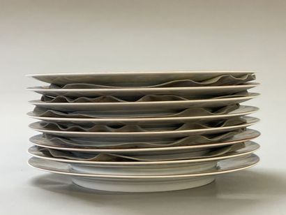 LALIQUE et LIMOGES. 

Huit assiettes plates...