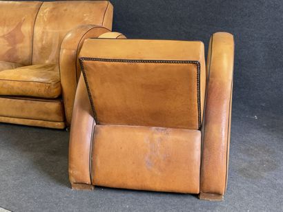Canapé et fauteuils en cuir havane, accotoirs...