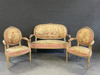 Carved and gilded wood living room, lined...