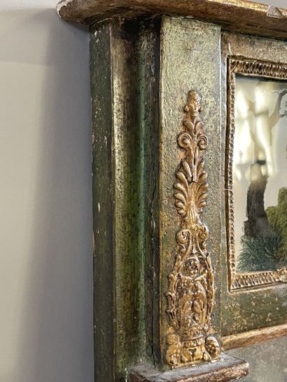 Small overmantel mirror, decorated with fixed...