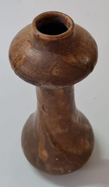 Théo PERROT (1846-1942) 

Petit vase bulbe...