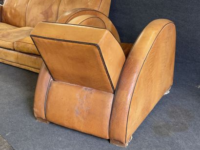 Canapé et fauteuils en cuir havane, accotoirs...