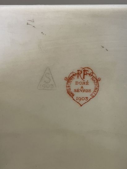 Manufacture de Sèvres:

Socle pour la grande...