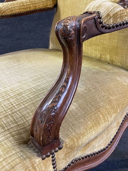 Armchair with ears in carved wood.
Louis...