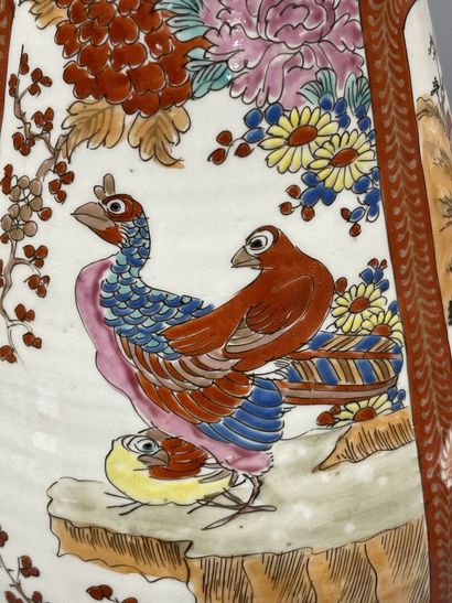 Paire de lampes à pétrôle en porcelaine du...