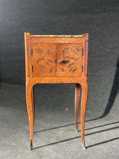 Table inlaid with flowers and frieze, top...