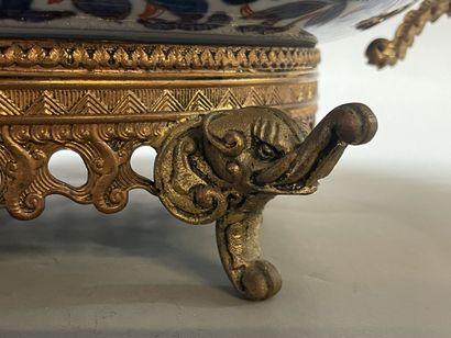 Coupe en porcelaine japonaise, décor Imari,...