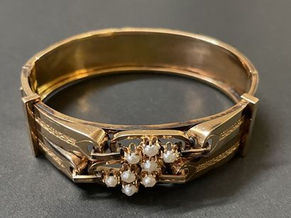 Bracelet rigide en or agrementés de deux...