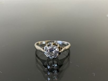 Solitaire en platine, serti d'un diamant...