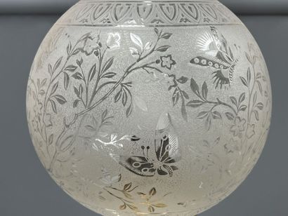 Paire de lampes à pétrôle en porcelaine du...