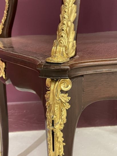 Tea table in frieze, marble top, underlined...