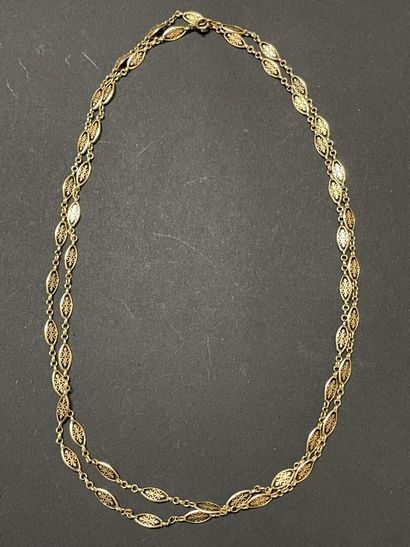 Sautoir en or, maille draperie.
L: 112 cm.
Poids:...