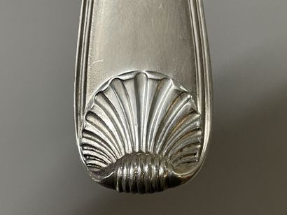 Douze couverts de table en argent modèle...