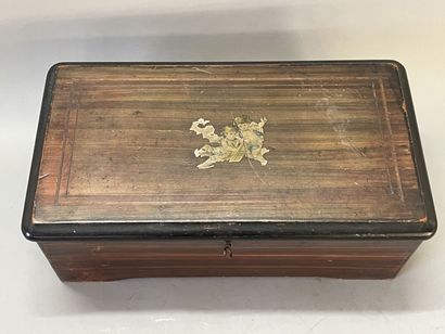 Music box with six tunes, patinated wood...