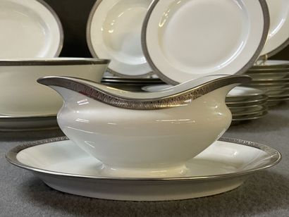 BERNARDAUD à Limoges, Service Vercors avec...