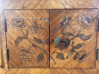 Table inlaid with flowers and frieze, top...