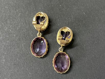 Paire de clips d'oreilles en or , serties...