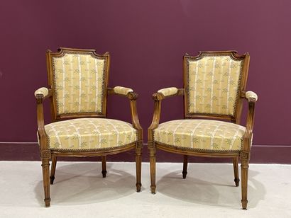 Pair of armchairs LXVI
88 x 59 x 52 cm. 