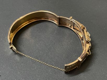 Bracelet rigide en or agrementés de deux...
