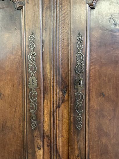 Buffet two bodies in walnut carved and molded...