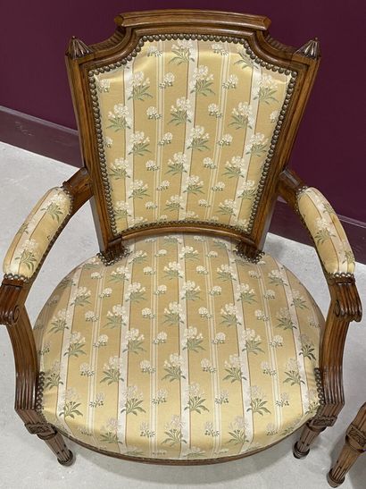 Pair of armchairs LXVI
88 x 59 x 52 cm. 