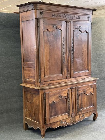 Buffet two bodies in walnut carved and molded...