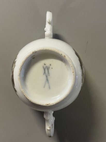 MEISSEN 18TH CENTURY
Porcelain cup with its...
