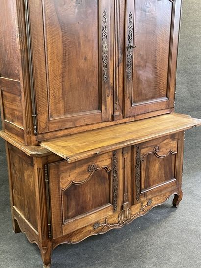 Buffet two bodies in walnut carved and molded...