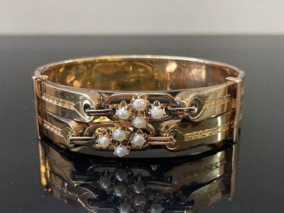 Bracelet rigide en or agrementés de deux...